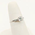 ANILLO TIPO COMPROMISO DE ZIRCONIA CON LATERALES DE ORO BLANCO DE 14K