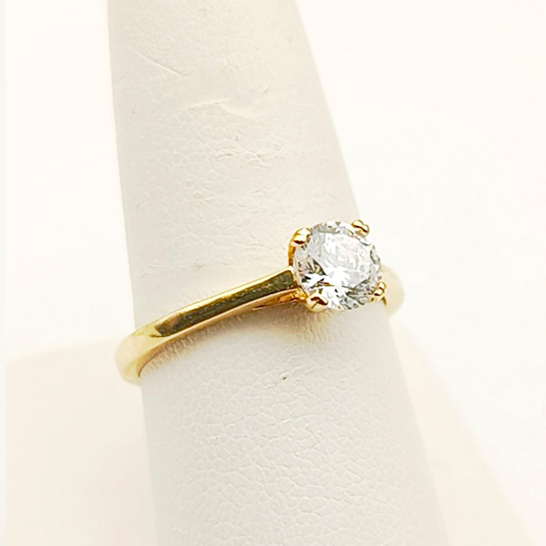 ANILLO TIPO COMPROMISO DE ZIRCONIA REDONDA DE ORO DE 10K