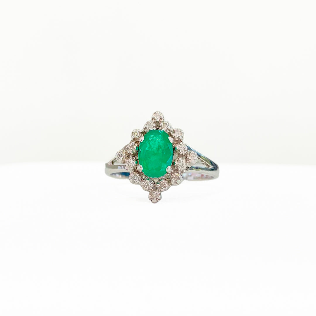 ANILLO ESMERALDA OVAL CON HALLO