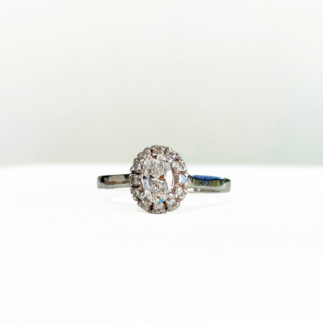 ANILLO OVAL CON HALLO